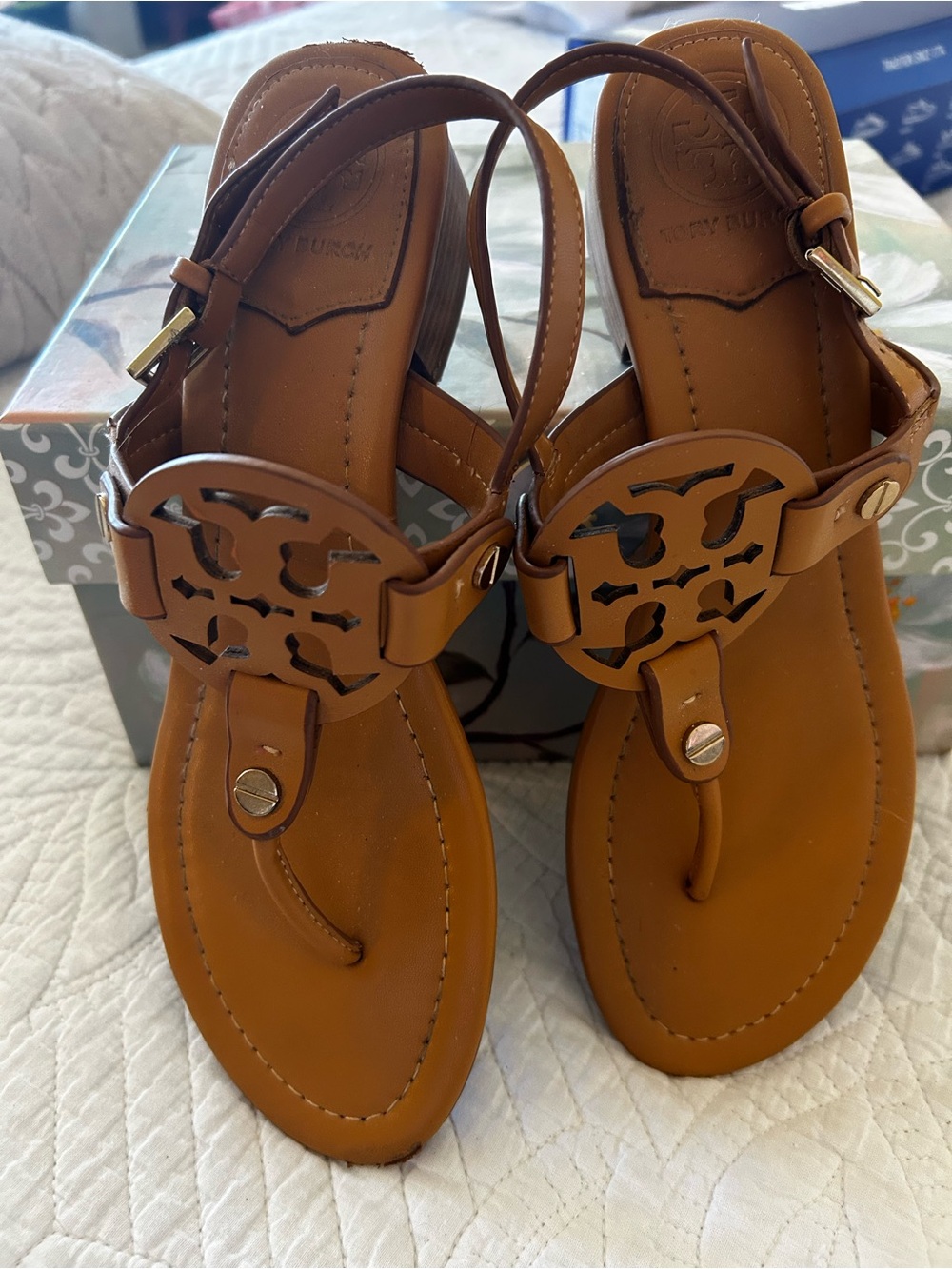 Tory Burch Tan Leather Logo Thong Sandals 🇺🇸🇺🇸🇺🇸 - Picture 5 of 6